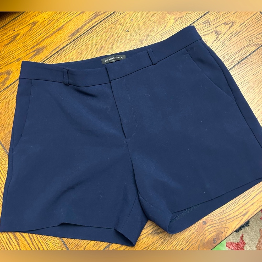 Banana Republic Women’s tailored dress shorts size 10